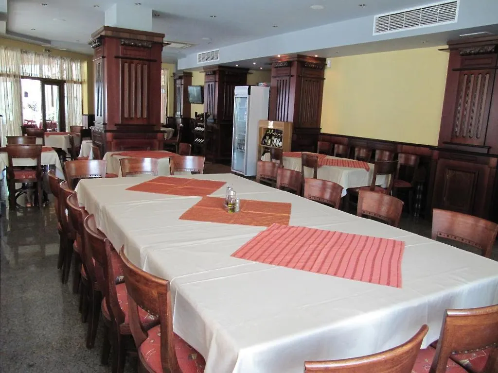 סאני ביץ' Maverick Hotel  סאני ביץ'